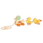 Дървена играчка за дърпане с патенца – Classic World