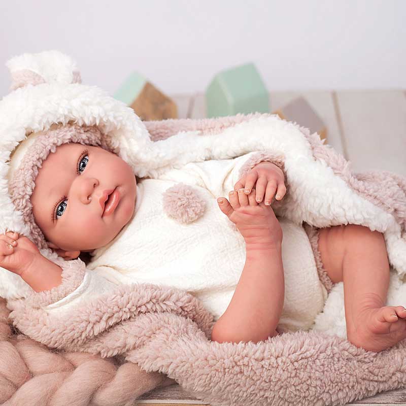 kukla-bebe-anna-s-plyusheno-odeyalo-i-aksesoari-realno-teglo-40-sm-964902649_4 Кукла-бебе Анна с плюшено одеяло и аксесоари, реално тегло - 40 см - Image 1