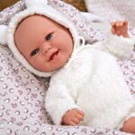 Кукла-бебе Беатрис с бял пухкав тоалет и одеяло, реално тегло - 35 см - Image 6