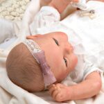 Кукла-бебе Далия с лента за коса и аксесори - 45 см - Image 9