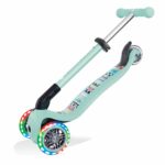 Сгъваема тротинетка със светещи колела Globber Junior Fantasy Lights, ментово зелена - Image 4